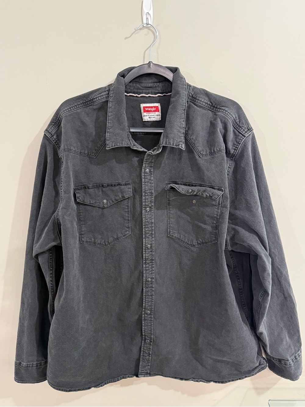 Wrangler Men's Washed Charcoal Button-Front Casual Shirt